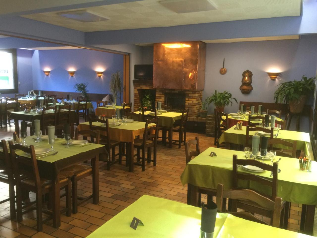 Hotel Restaurant L'Agapanthe Pont-de-Salars Eksteriør billede